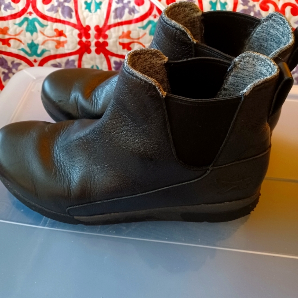 Kuru shoes. Luna great for plantar fasciitis.